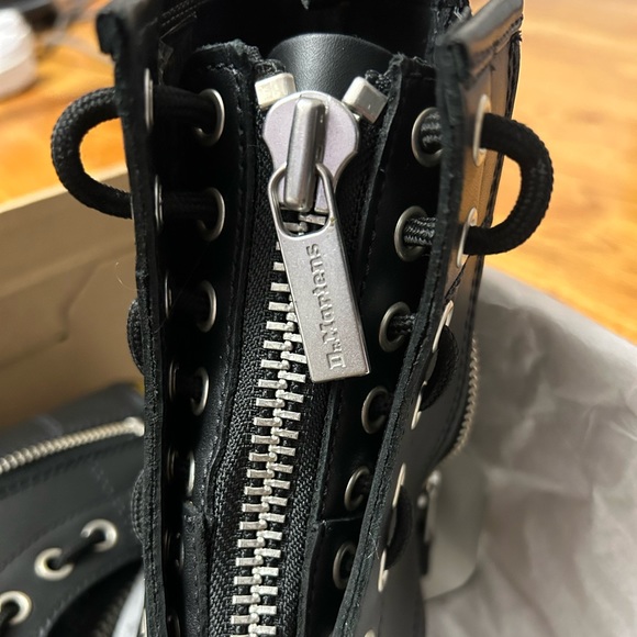 Dr. Martens WOMEN'S DOUBLE ZIP LEATHER LACE UP BOOTS - Picture 3 of 7